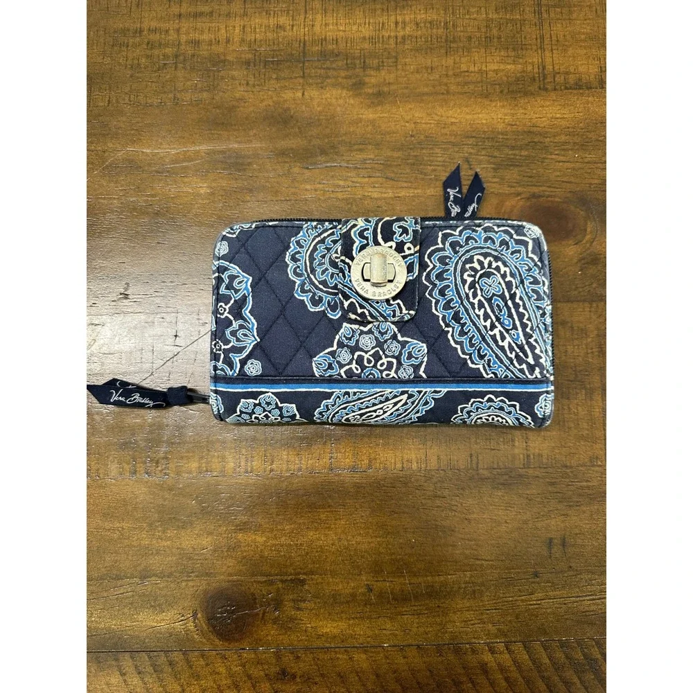 Vera Bradley Turnlock Wallet Navy Blue White Paisley Quilted Cotton‎ Zip Around